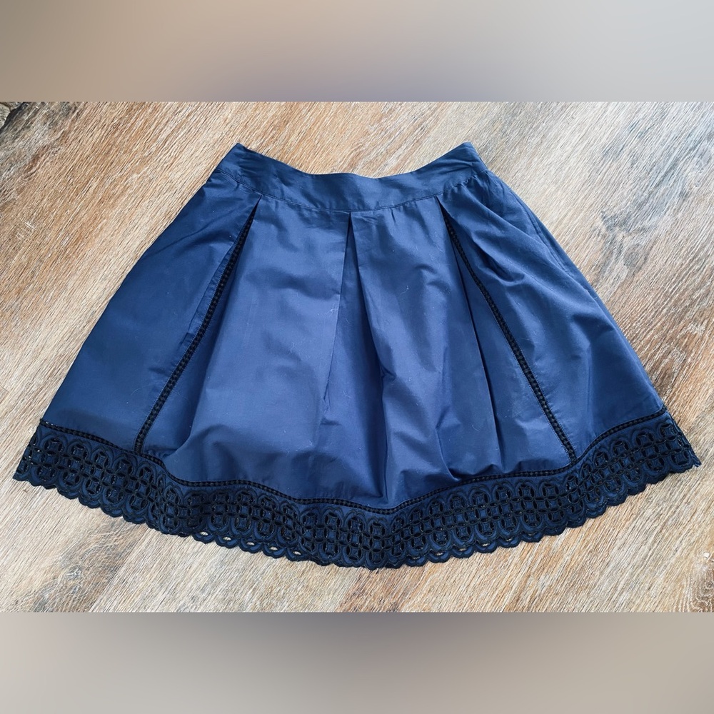 Vineyard Vines navy skirt